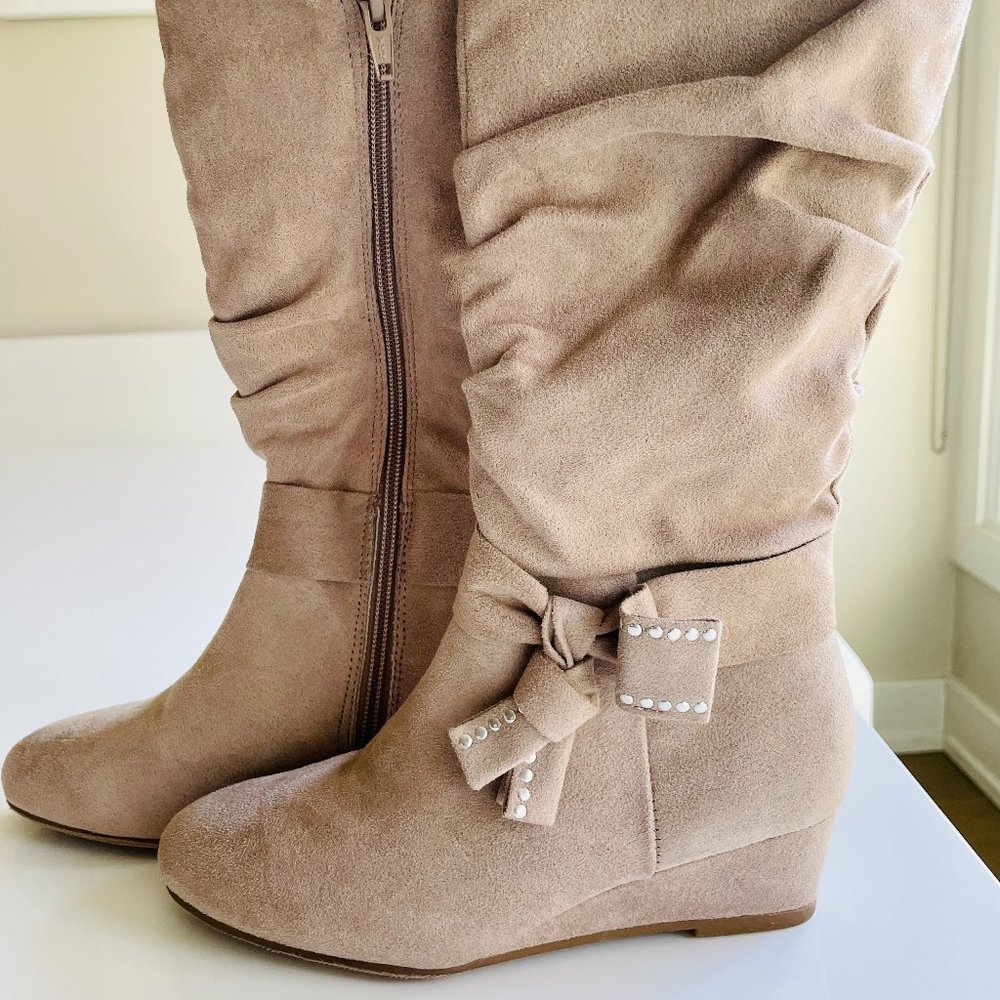 SO® Kelsea Girls' Tall Boots Taupe Size 3